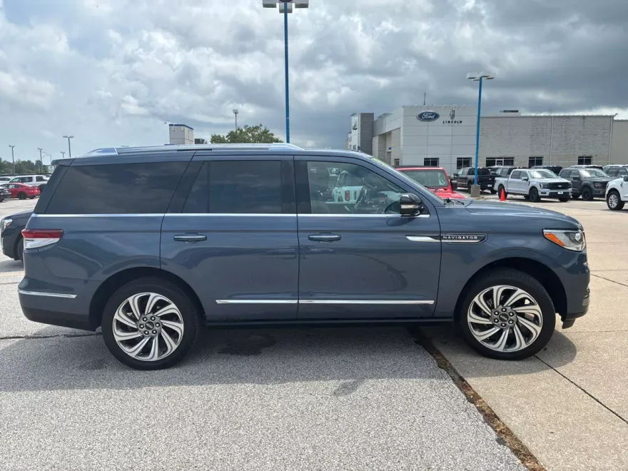 2023 Lincoln Navigator Reserve photo 1