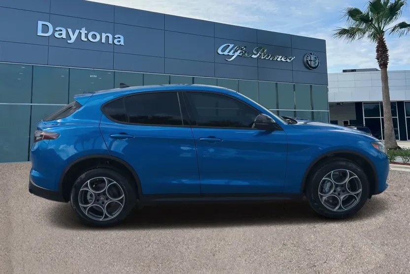 2025 Alfa Romeo Stelvio Sprint photo 1