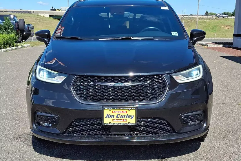 2021 Chrysler Pacifica Touring L photo 1