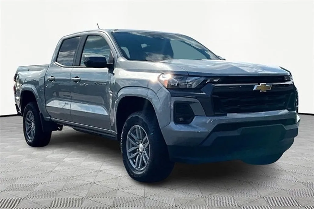 2024 Chevrolet Colorado LT photo 1