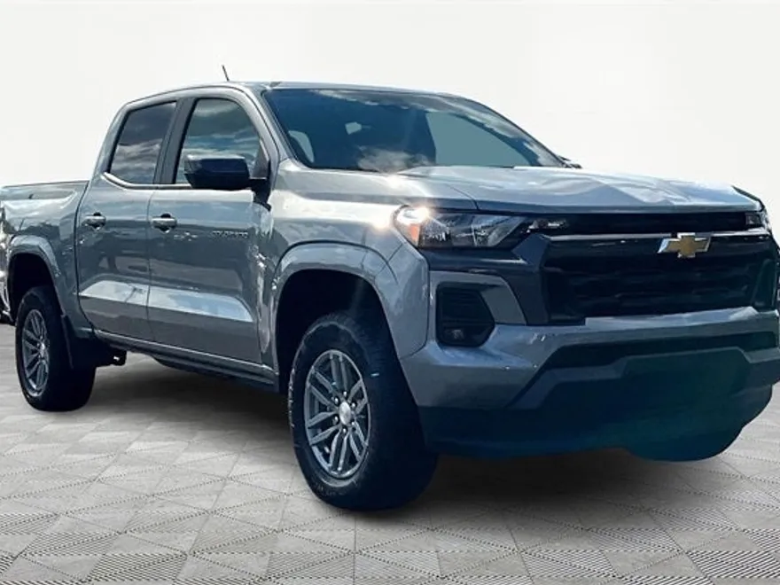2024 Chevrolet Colorado LT photo 1