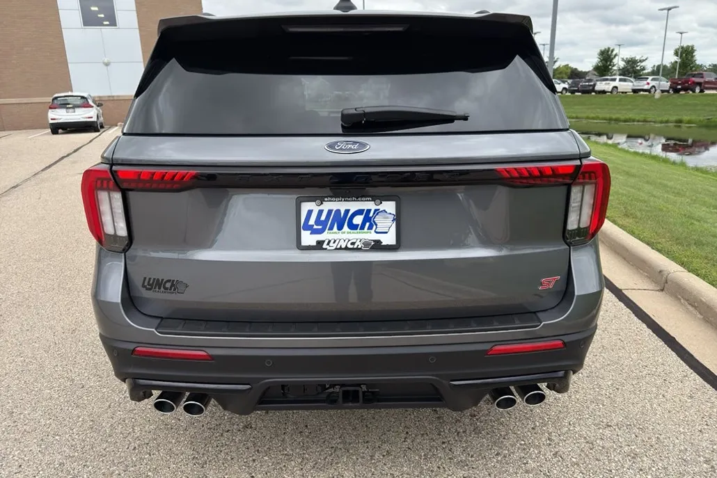2025 Ford Explorer ST photo 1