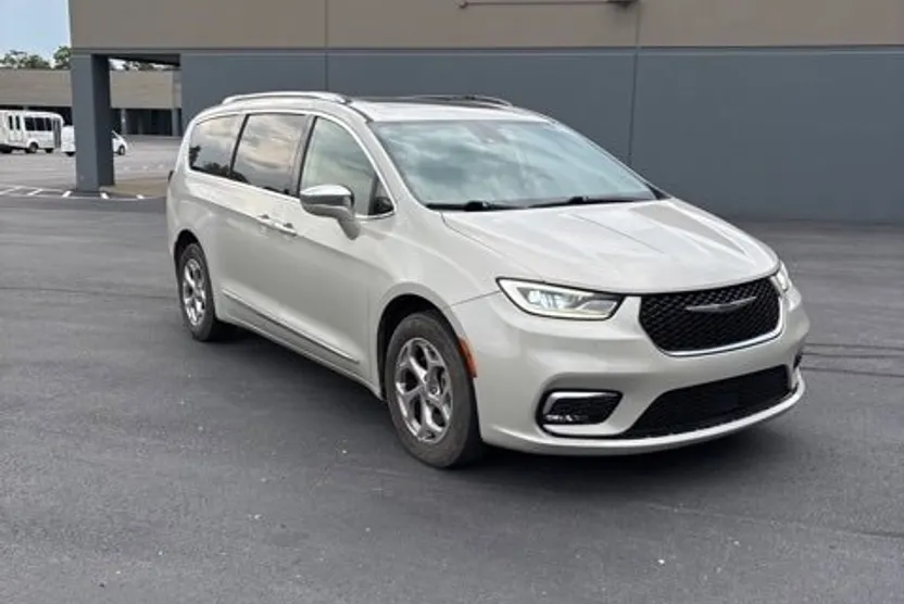2021 Chrysler Pacifica Limited photo 1