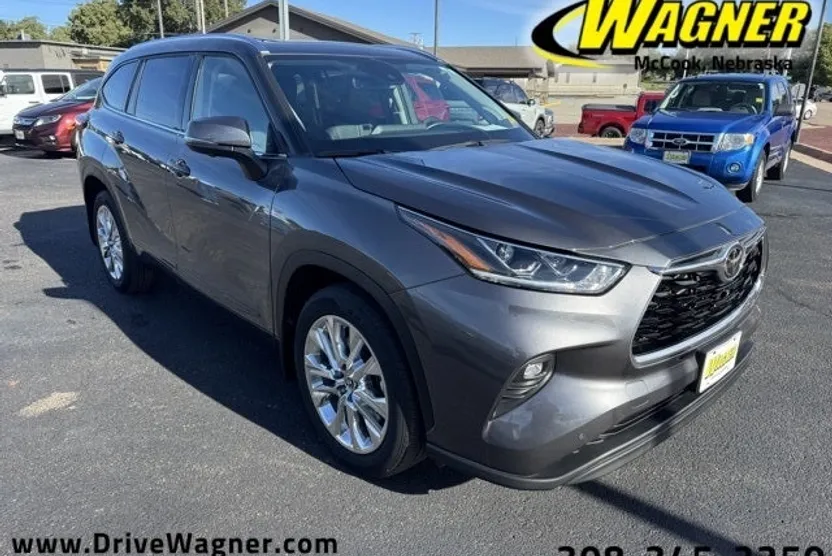 2023 Toyota Highlander Limited photo 1