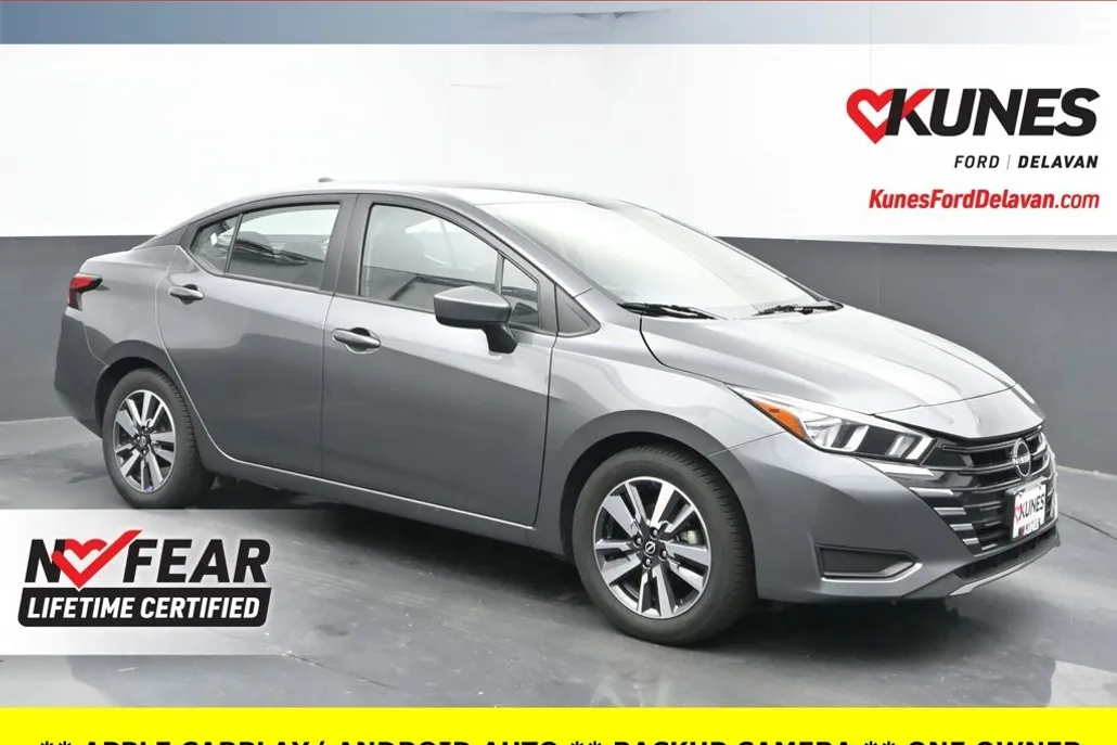 2023 Nissan Versa 1.6 SV photo 1