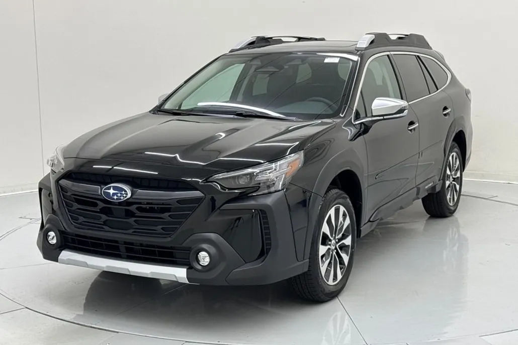 2025 Subaru Outback Touring photo 1