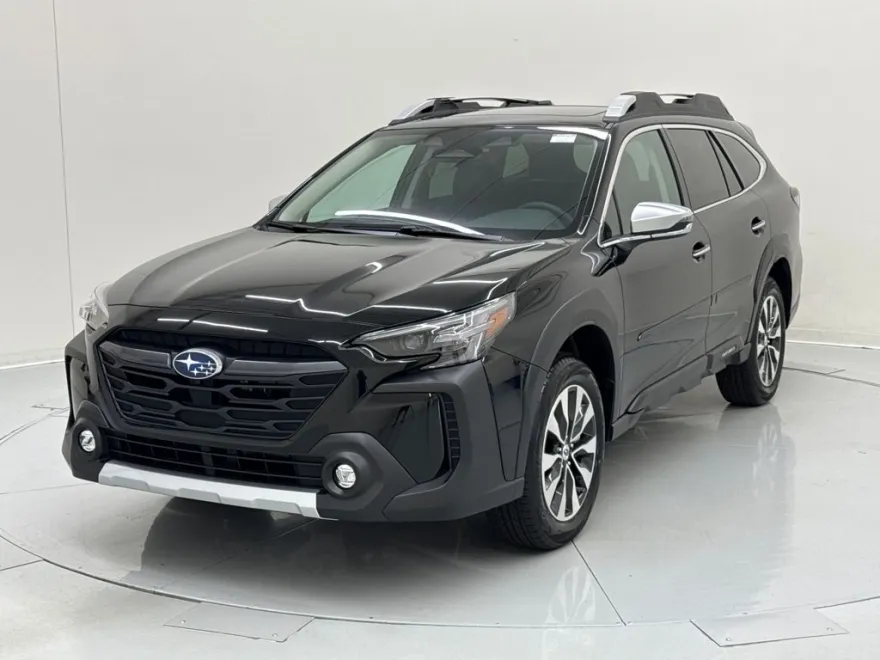 2025 Subaru Outback Touring photo 1