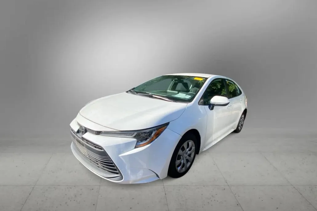2023 Toyota Corolla LE photo 1
