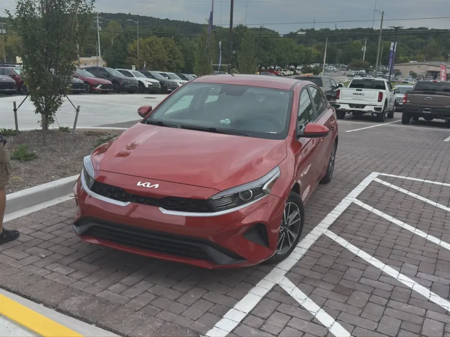 2023 Kia Forte LXS photo 1