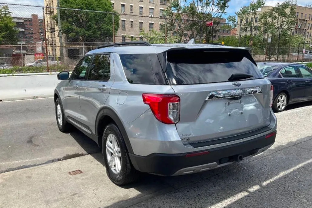 2020 Ford Explorer XLT photo 1