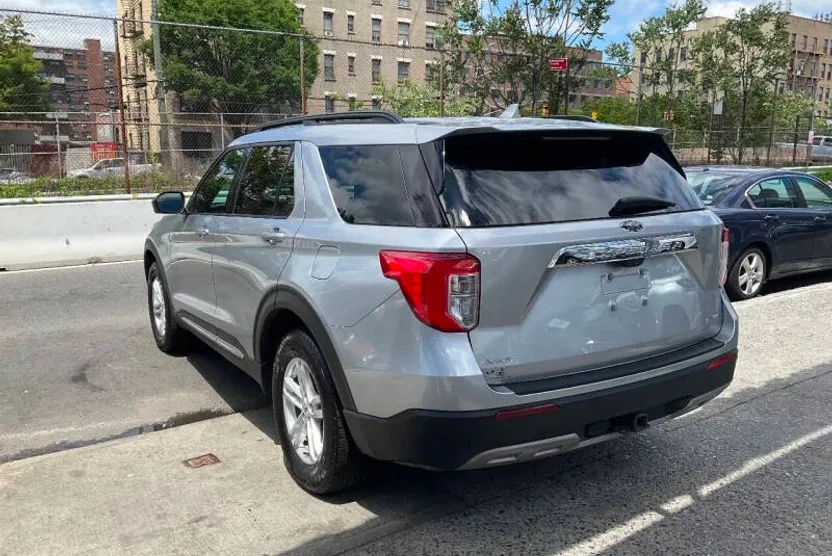2020 Ford Explorer XLT photo 1