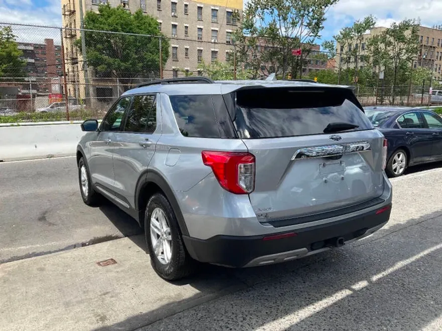 2020 Ford Explorer XLT photo 1