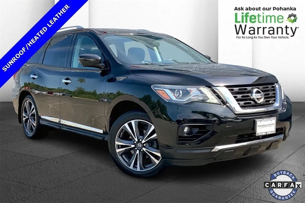 2017 Nissan Pathfinder Platinum photo 1