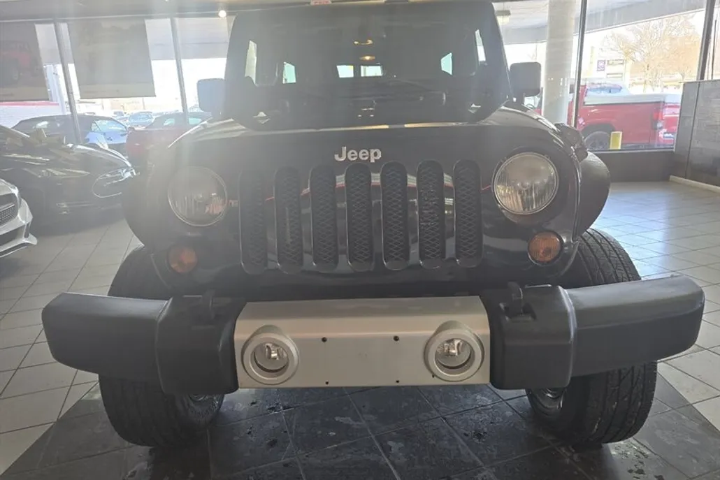 2013 Jeep Wrangler Unlimited Sahara photo 1