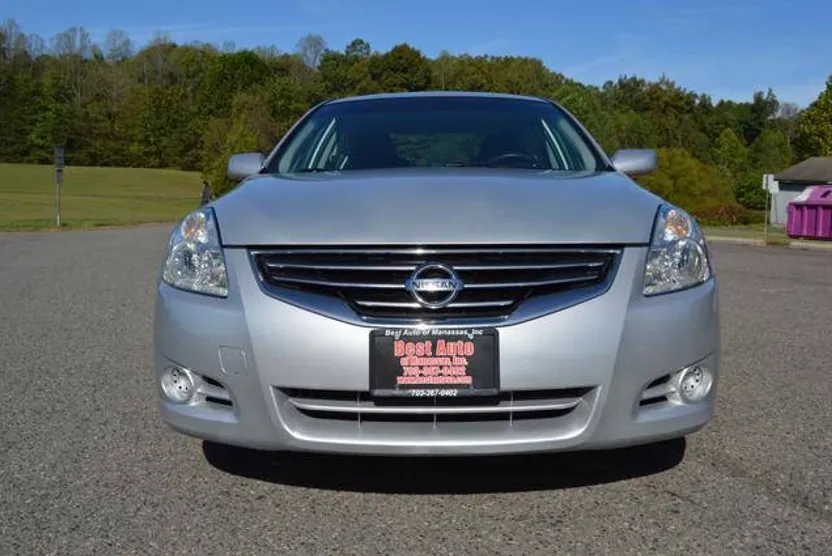 2010 Nissan Altima S photo 1