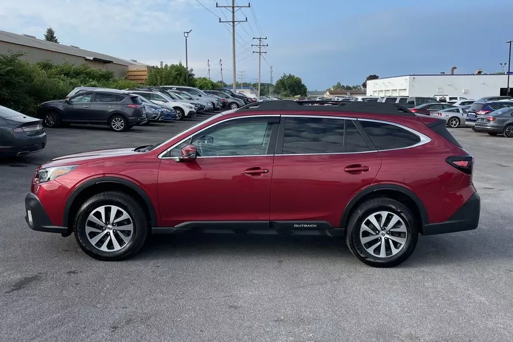2022 Subaru Outback Premium photo 1