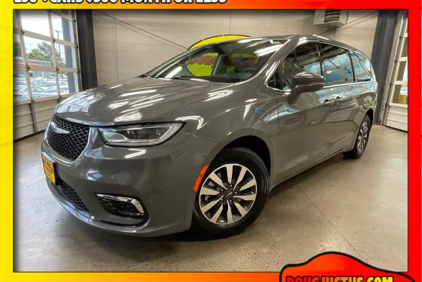 2022 Chrysler Pacifica Touring L photo 1