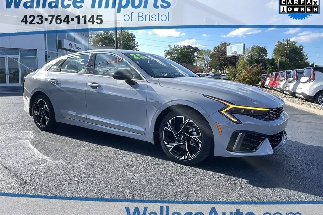 2025 Kia K5 GT-Line photo 1