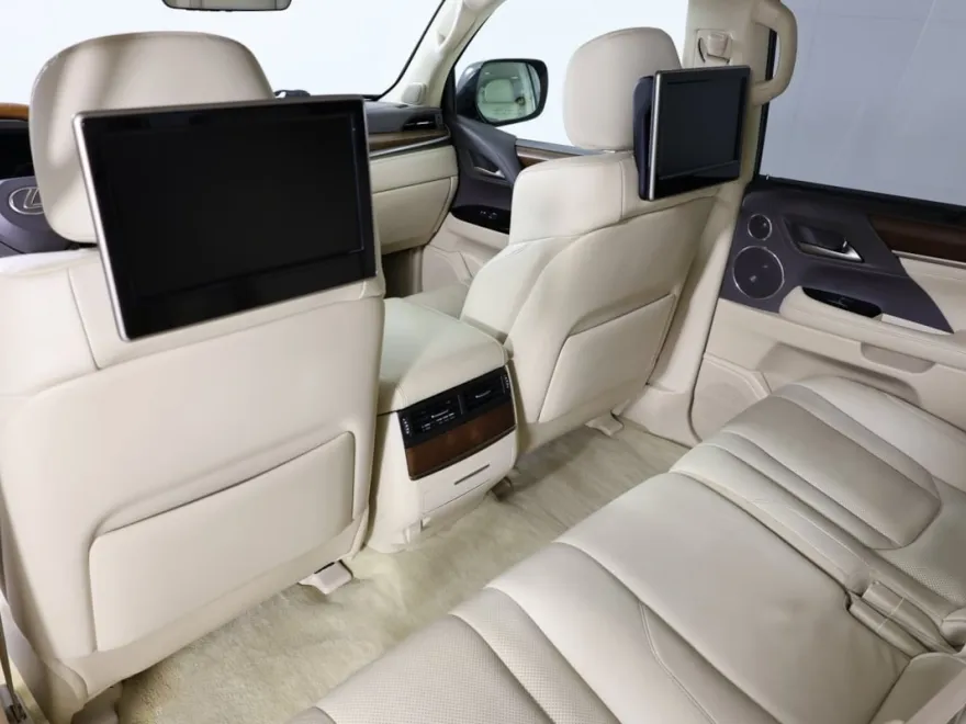 2017 Lexus LX 570 photo 49