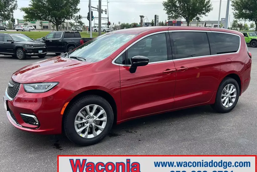 2025 Chrysler Pacifica photo 1