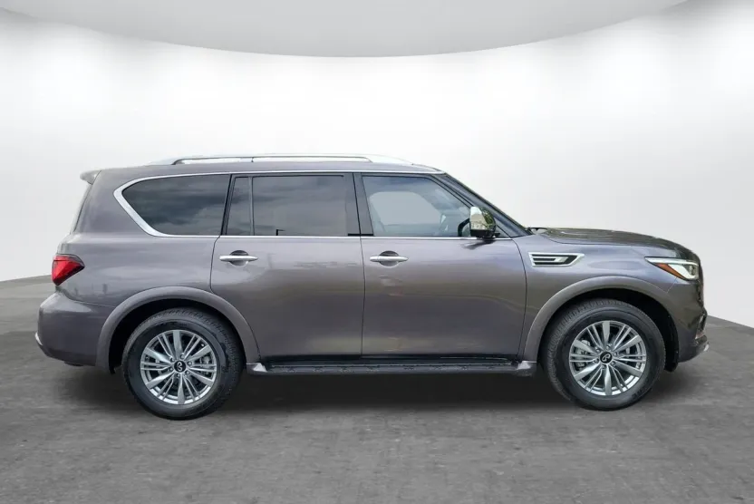 2024 Infiniti QX80 Luxe photo 1