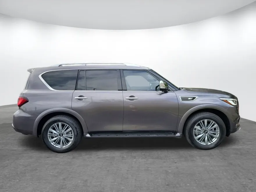 2024 Infiniti QX80 Luxe photo 1