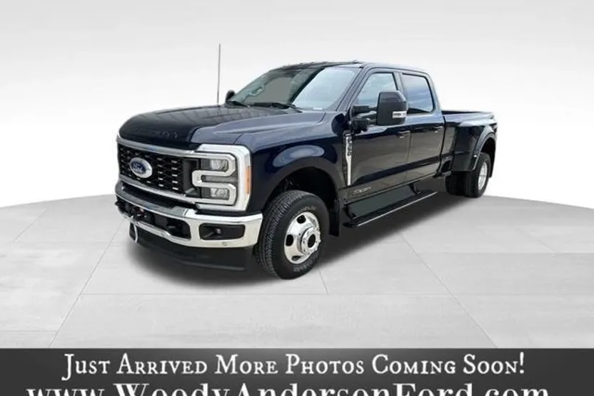 2023 Ford F-350 Lariat photo 1