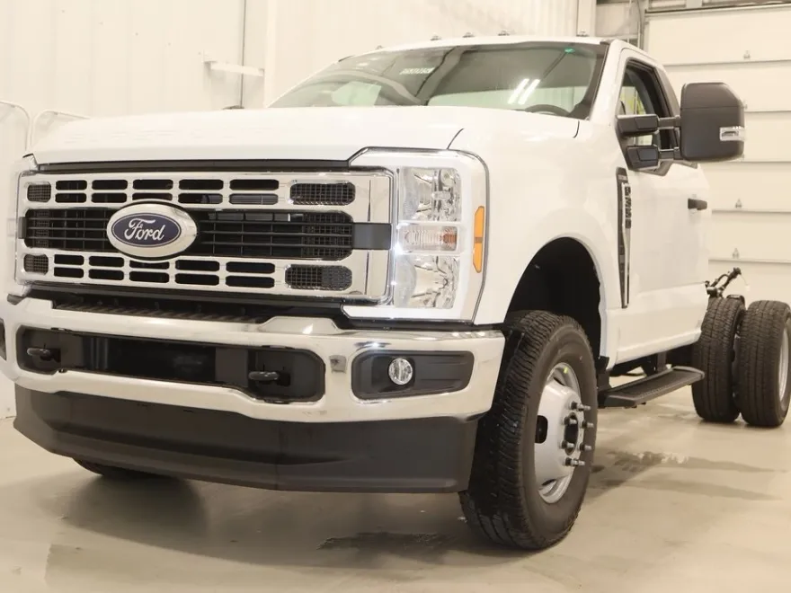2025 Ford F-350 photo 1