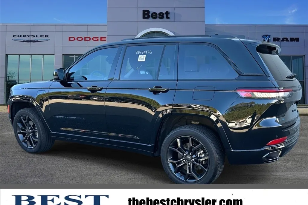 2023 Jeep Cherokee Base photo 1