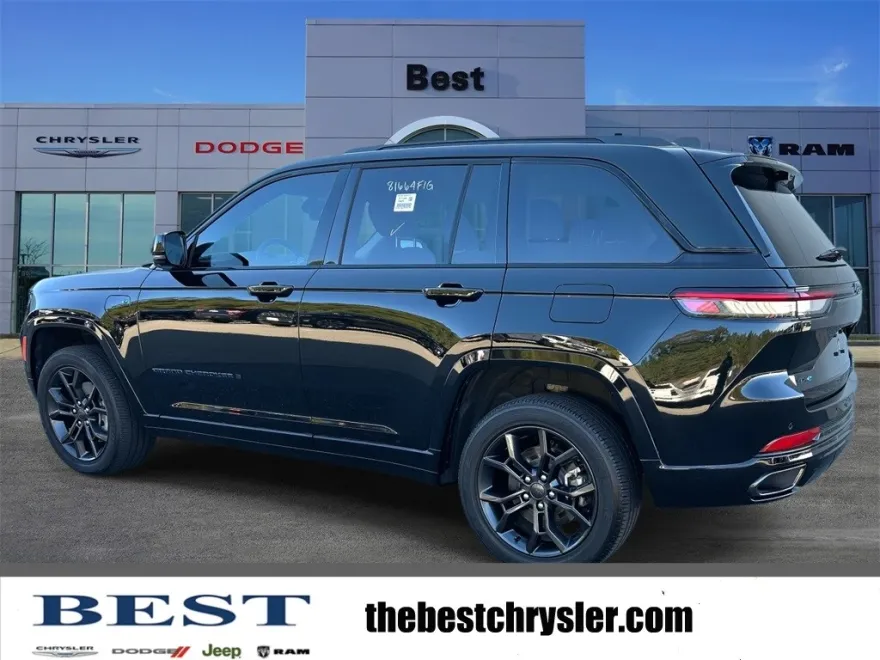 2023 Jeep Cherokee Base photo 1