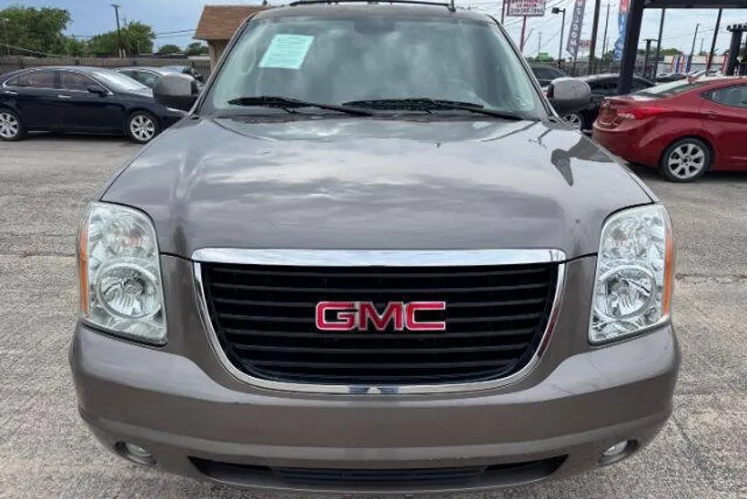2013 Gmc Yukon SLE photo 1