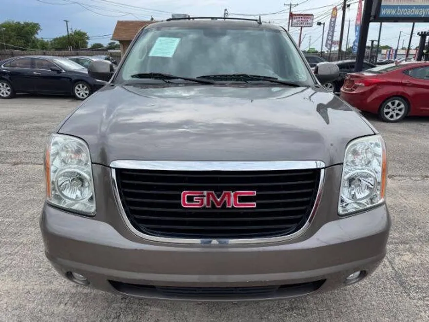 2013 Gmc Yukon SLE photo 1