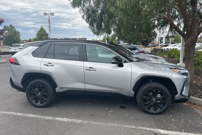 2022 Toyota RAV4 Hybrid XSE photo 1