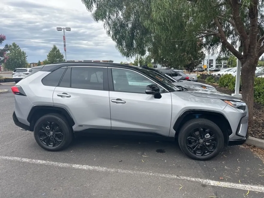 2022 Toyota RAV4 Hybrid XSE photo 1