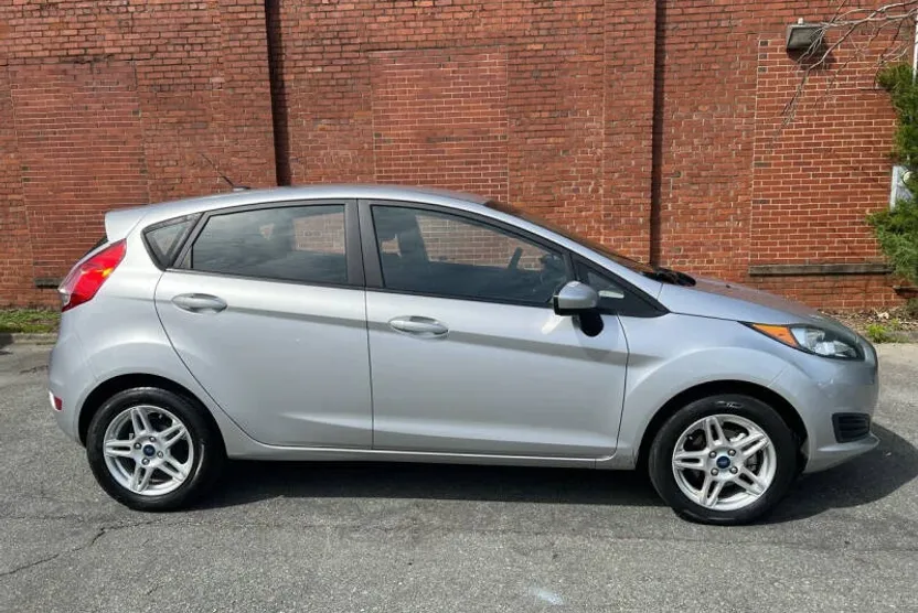2019 Ford Fiesta SE photo 1
