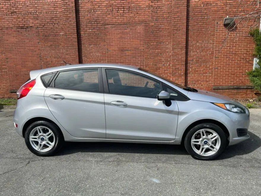 2019 Ford Fiesta SE photo 1