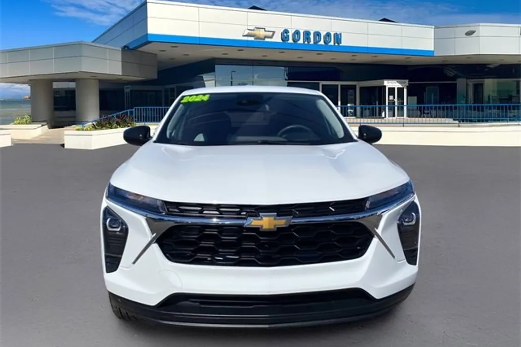 2024 Chevrolet Trax LS photo 1