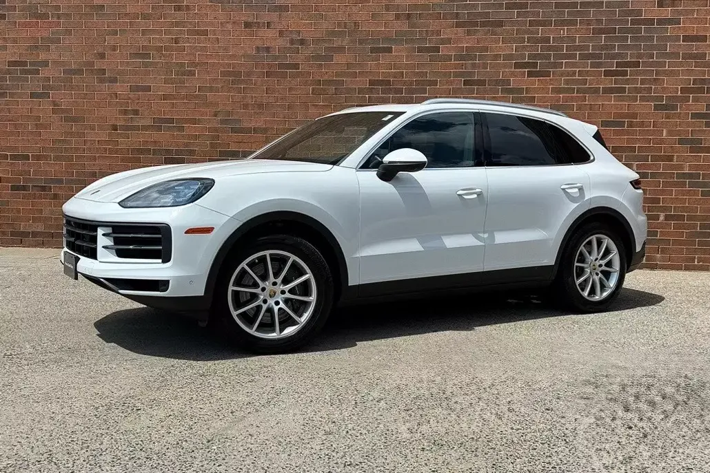 2024 Porsche Cayenne photo 1
