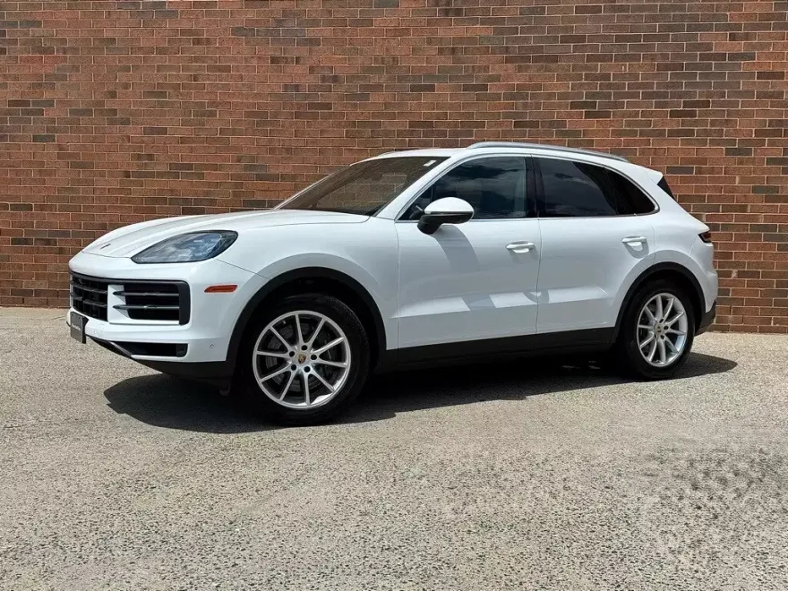 2024 Porsche Cayenne photo 1