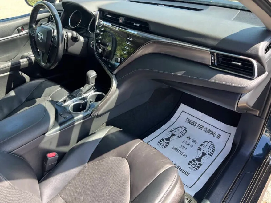 2020 Toyota Camry XSE photo 1