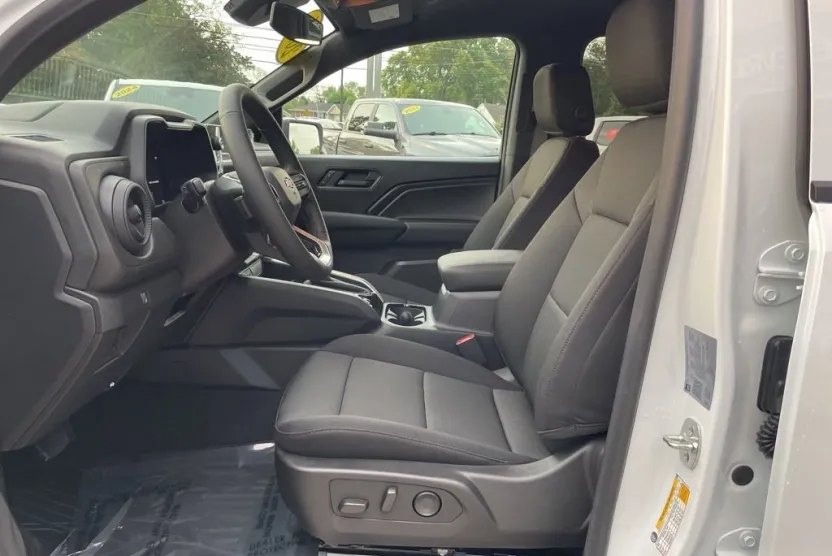 2026 Chevrolet Colorado Work Truck photo 1