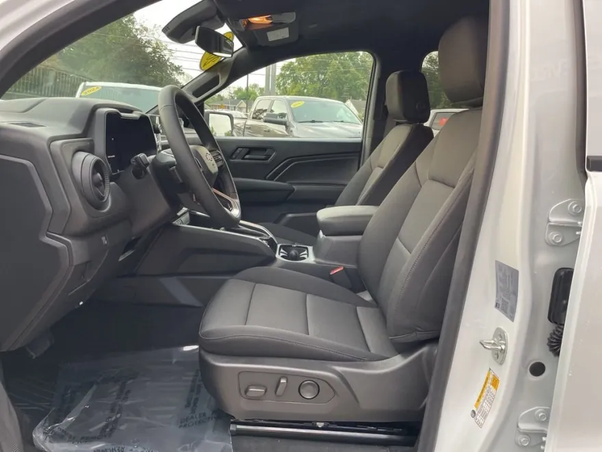 2026 Chevrolet Colorado Work Truck photo 1