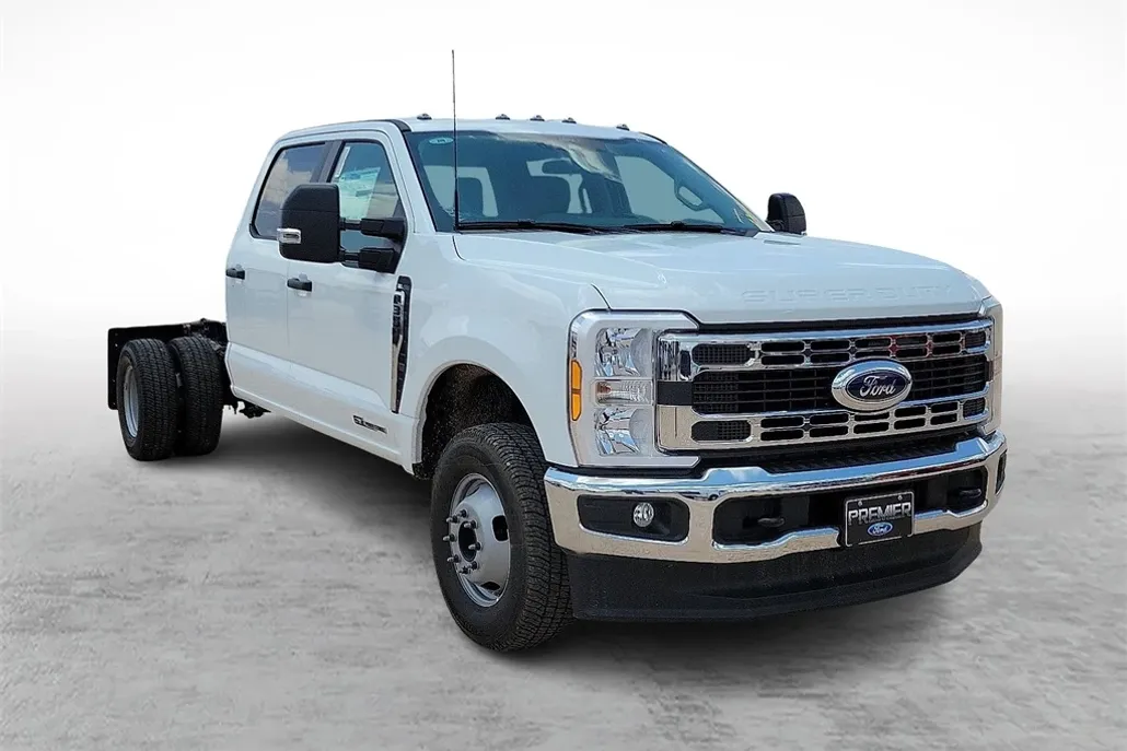 2025 Ford F-350 photo 1