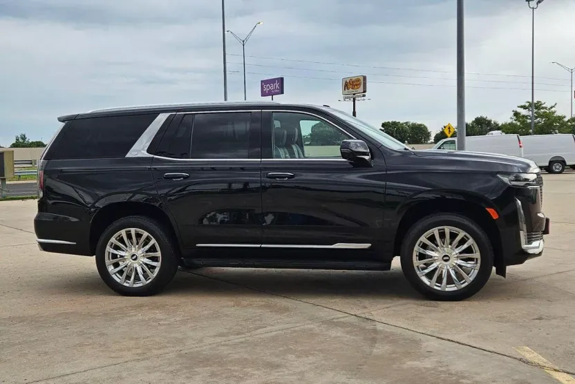 2024 Cadillac Escalade Premium Luxury photo 1