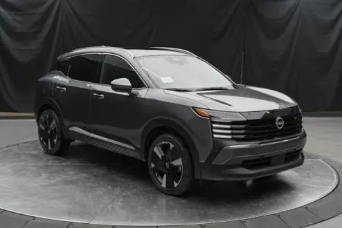 2025 Nissan Kicks SR photo 2