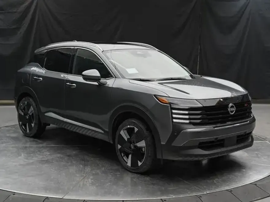 2025 Nissan Kicks SR photo 2
