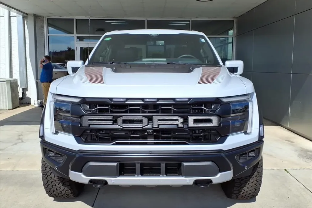 2025 Ford F-150 Raptor photo 1