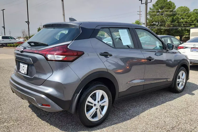 2025 Nissan Kicks Play S photo 1