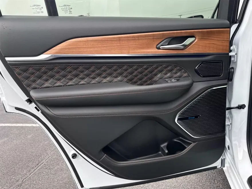 2025 Jeep Grand Cherokee L Summit photo 19
