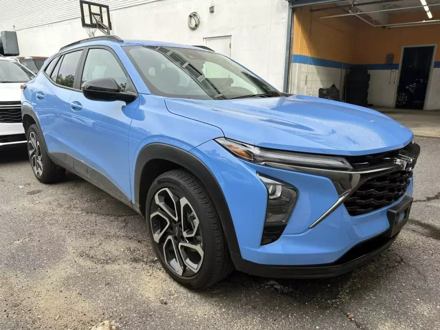 2024 Chevrolet Trax photo 1